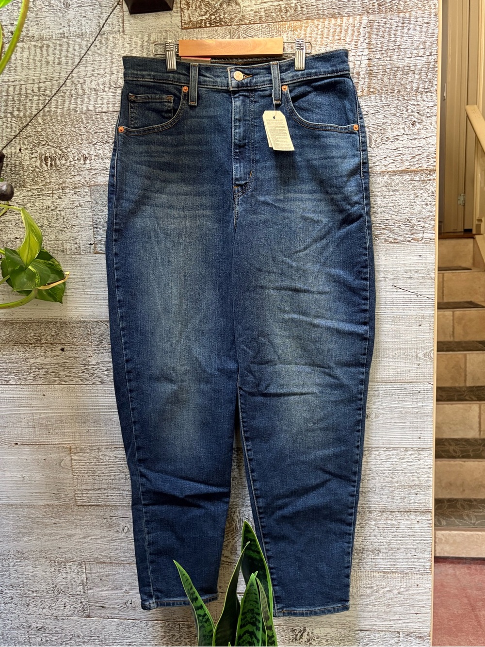 Levi's | NWT High-Rise Mom Medium Wash Denim Jeans - Women's 30x29 (actual 28.5)